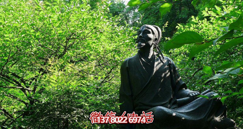 古代名人李白青銅雕塑，讓花園廣場坐擁舊韻