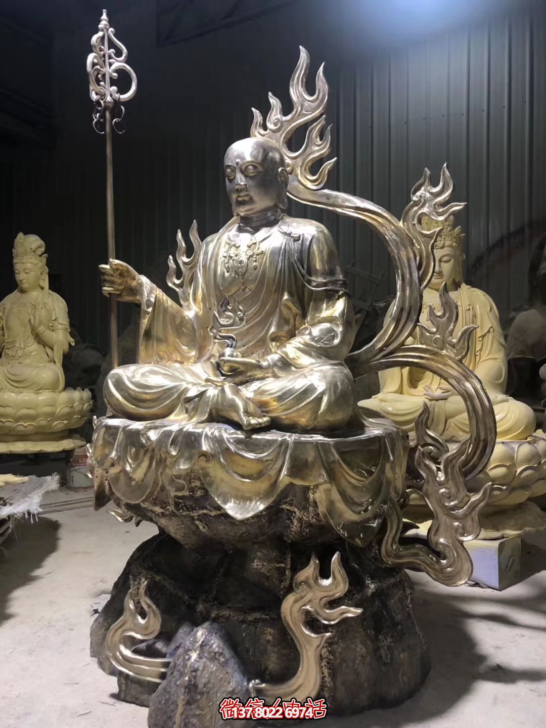 游覽地藏王大型寺廟景區(qū)，感受精美雕塑的神秘魅力