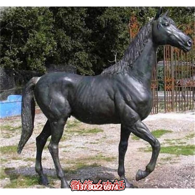 玻璃鋼仿銅馬雕塑，為園林廣場增添獨特魅力