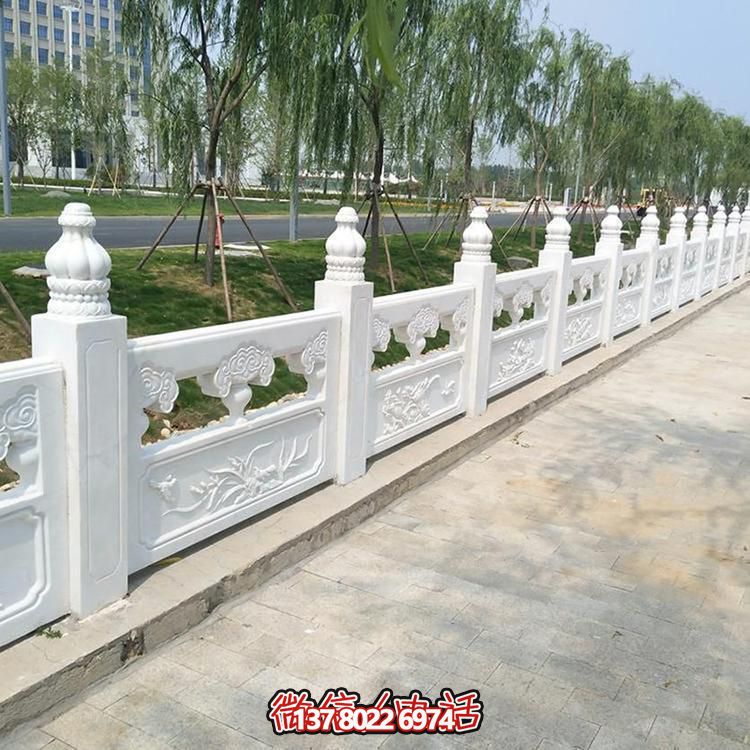 經(jīng)典石雕精美欄桿，增添校園美麗
