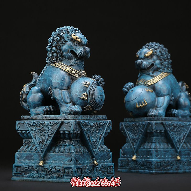 仿古青銅獅子雕塑，為景區創意增添古樸色彩