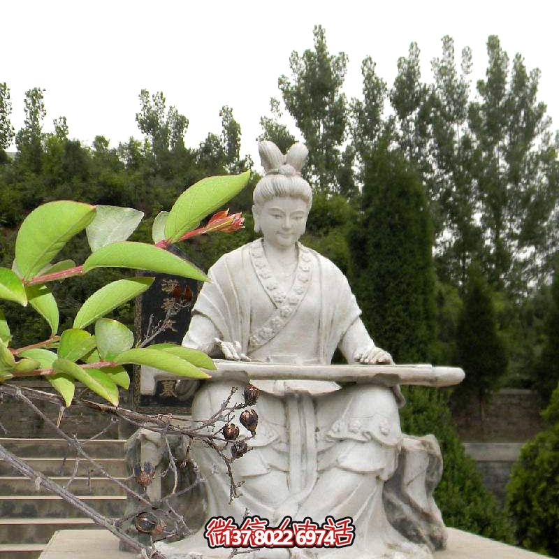 彈琴游玩古代景區(qū)，感受石雕雕塑之美