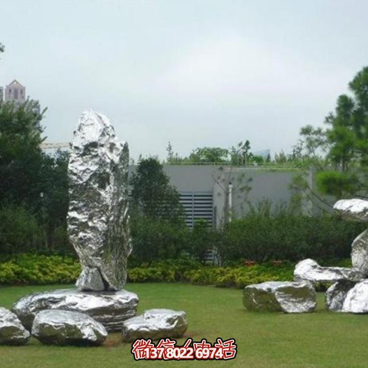 不銹鋼雕塑景觀(guān)頭，讓您的戶(hù)外草坪更加美觀(guān)